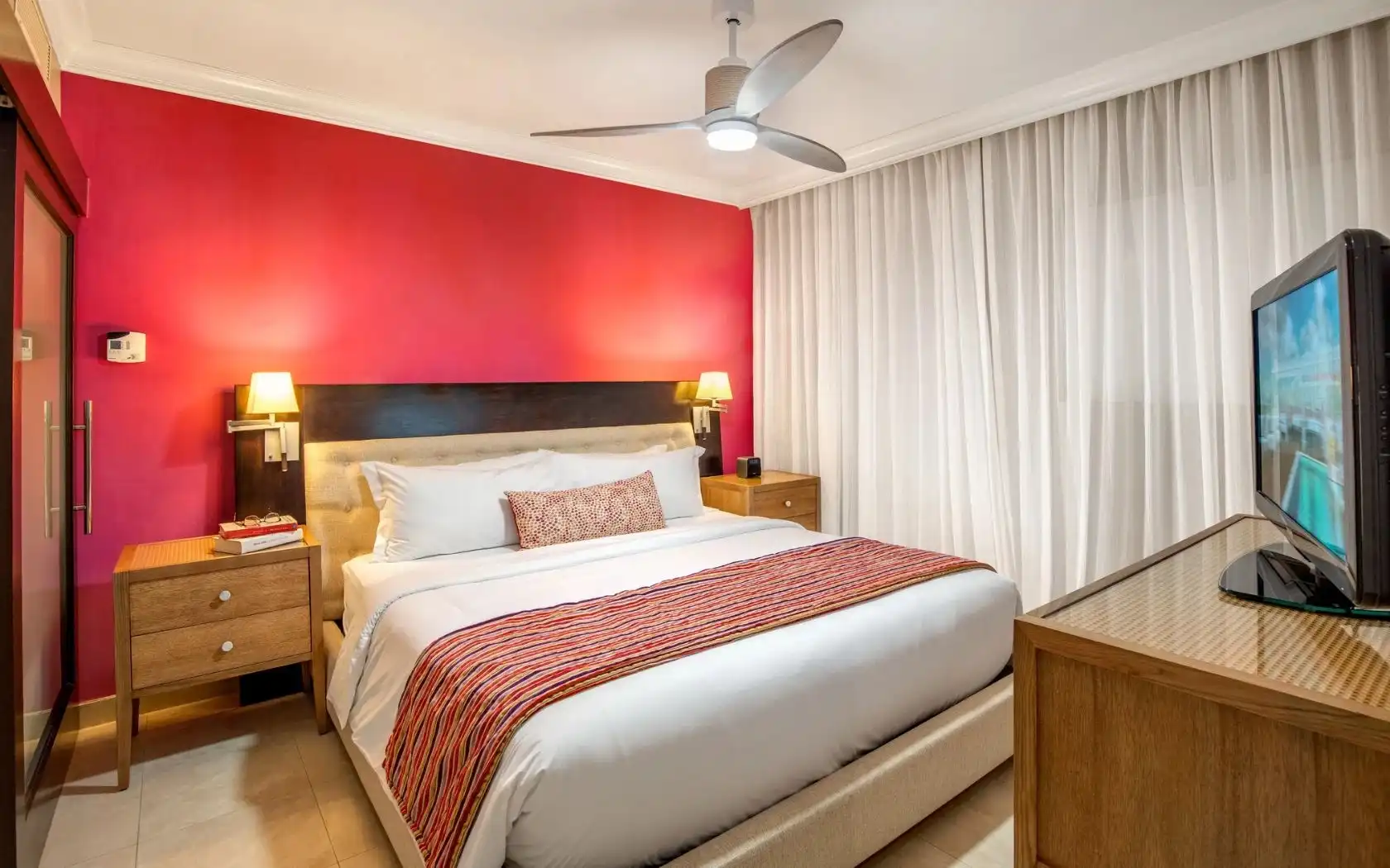 Luxury One Bedroom Oceanfront 2