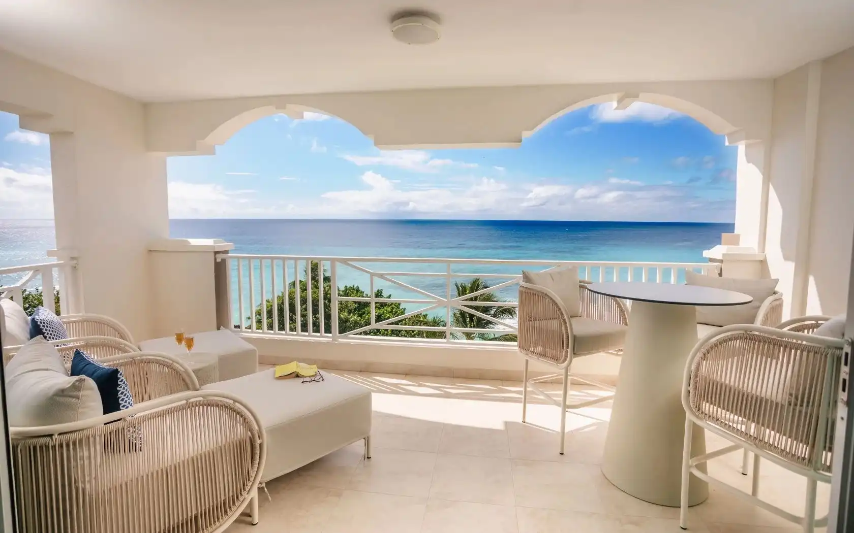 Luxury One Bedroom Oceanfront 3